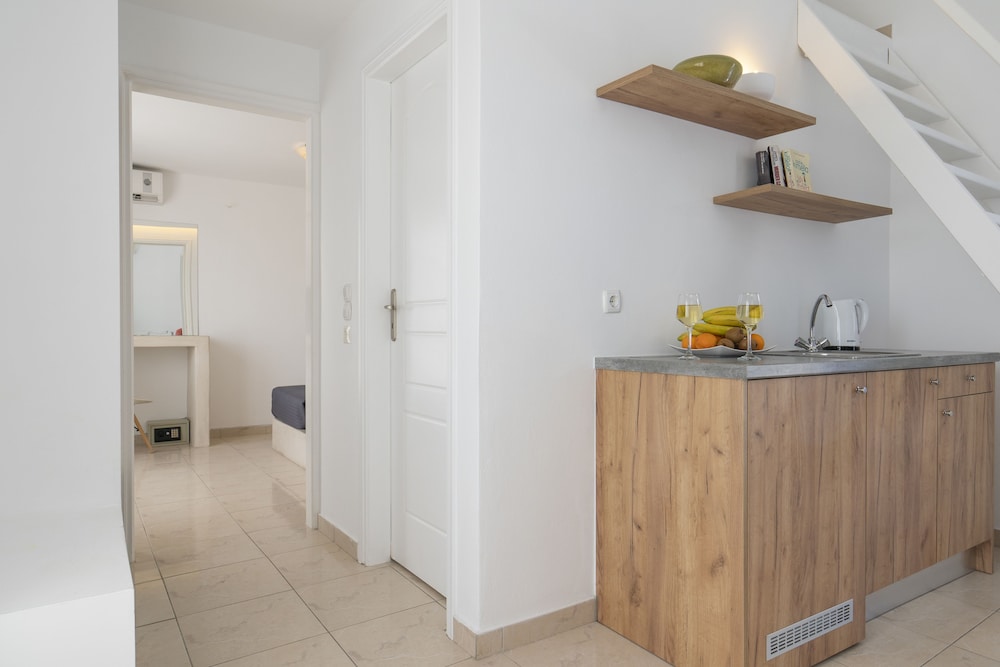 Family Duplex, 2 Bedrooms, Pool View - Photo 4
