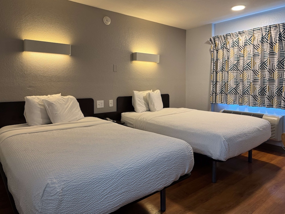 Standard Room, 2 Double Beds, Non Smoking, Refrigerator & Microwave