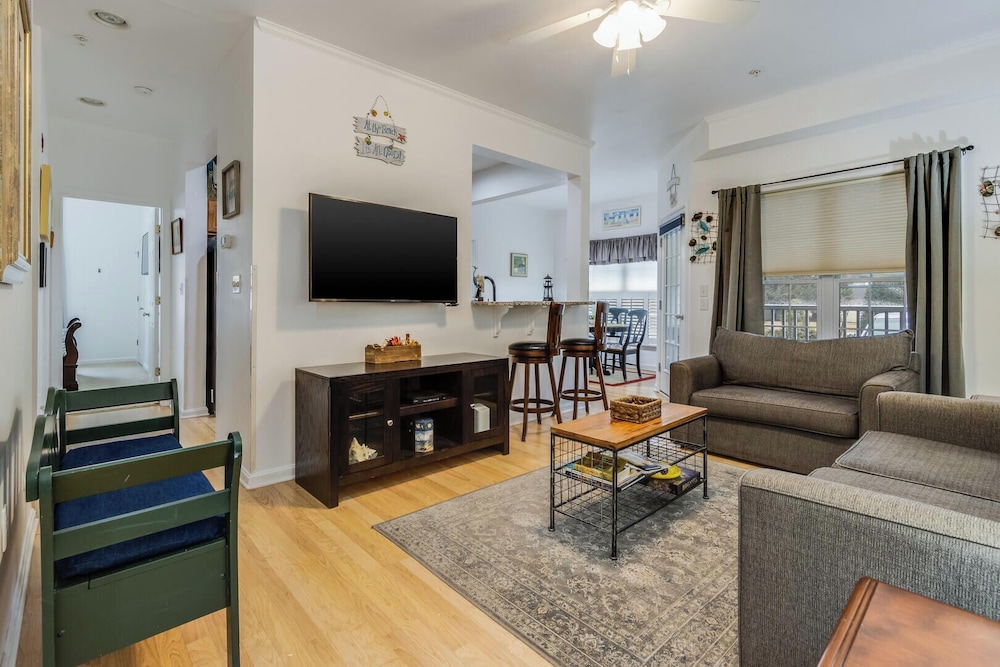 Condo, Multiple Beds, Kitchen, Pool View