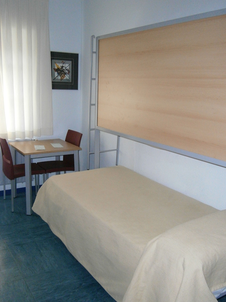 Shared Dormitory, Mixed Dorm, Shared Bathroom