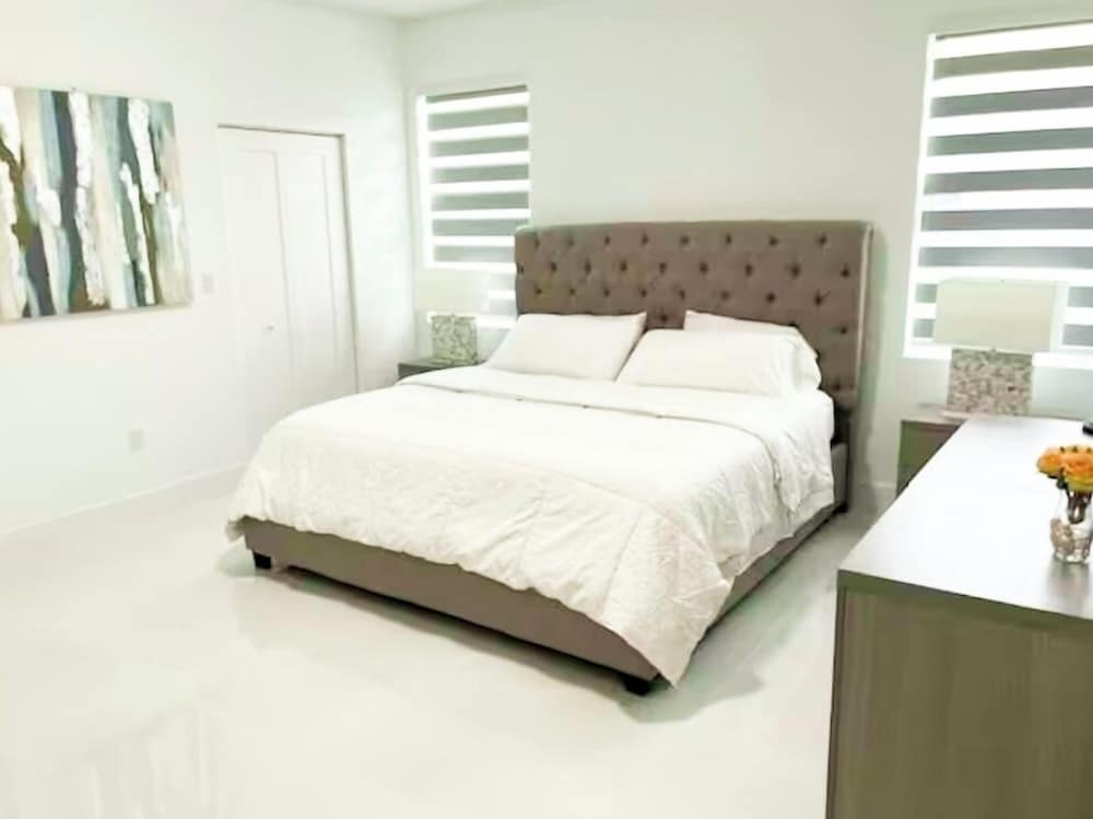 House, 4 Bedrooms, Pets Allowed photo 3