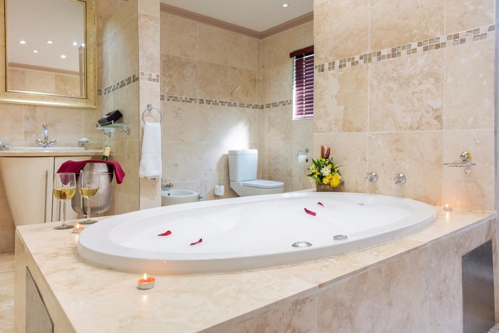 King Suite photo 2