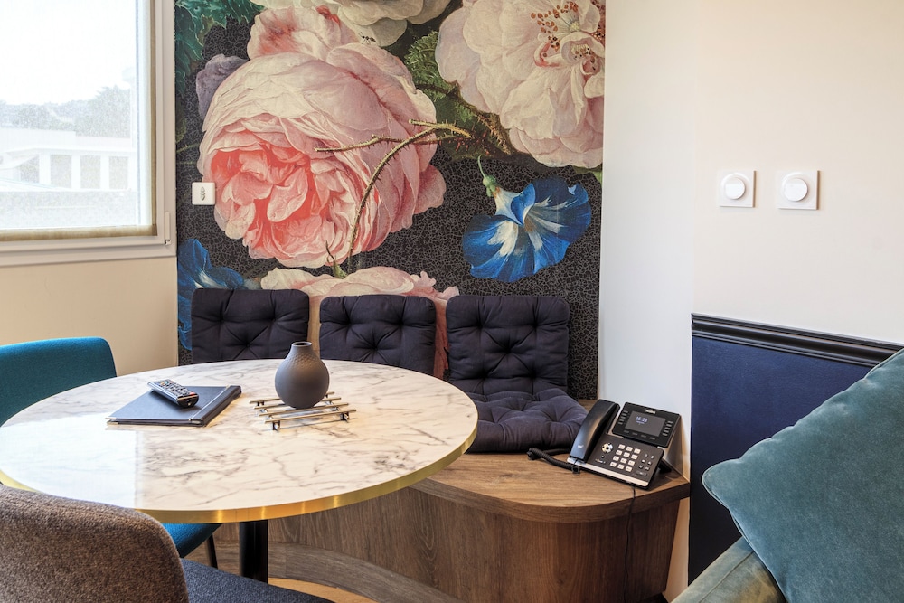Standard Apartment, 1 Queen Bed, Non Smoking, Kitchenette (with Sofabed) - Photo 5