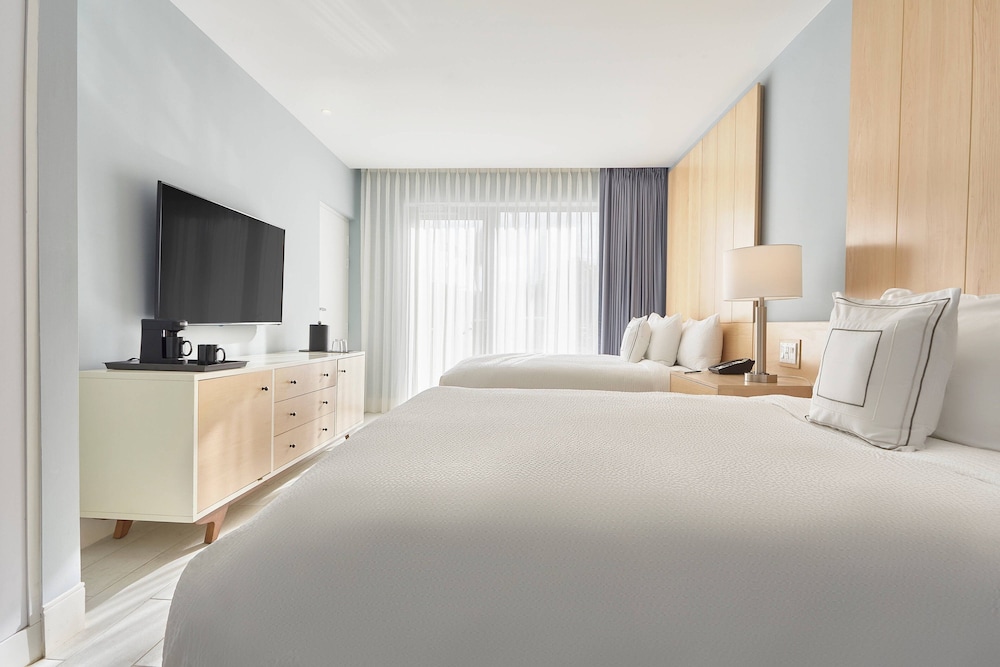 Room, 2 Queen Beds (View) - Photo 1