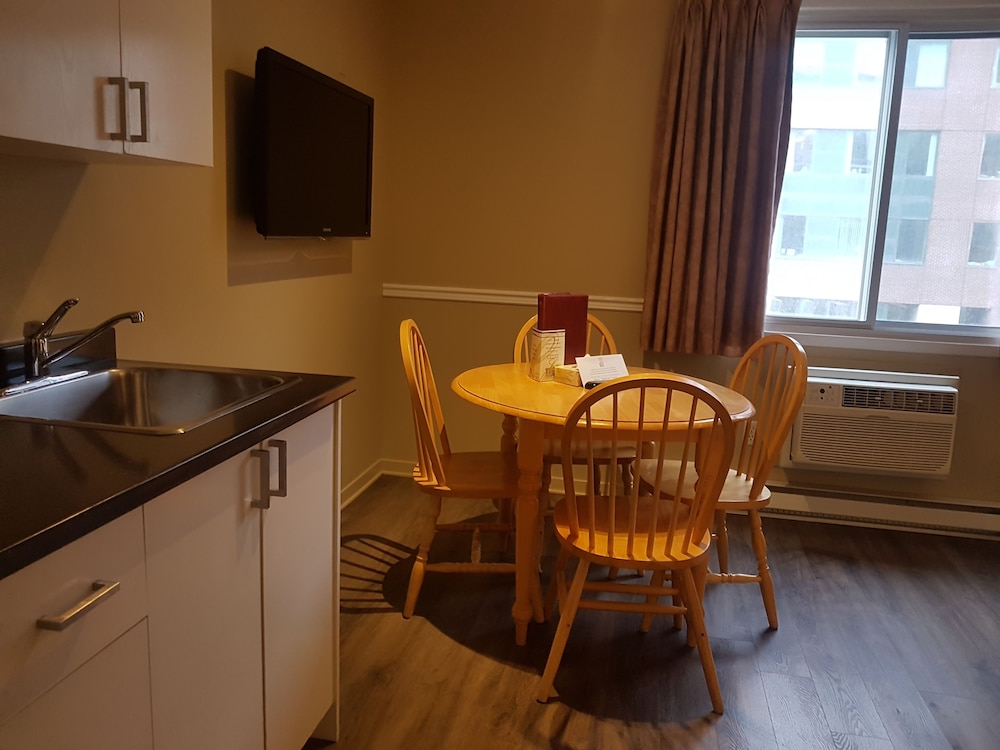 Suite, 1 Bedroom - Photo 4