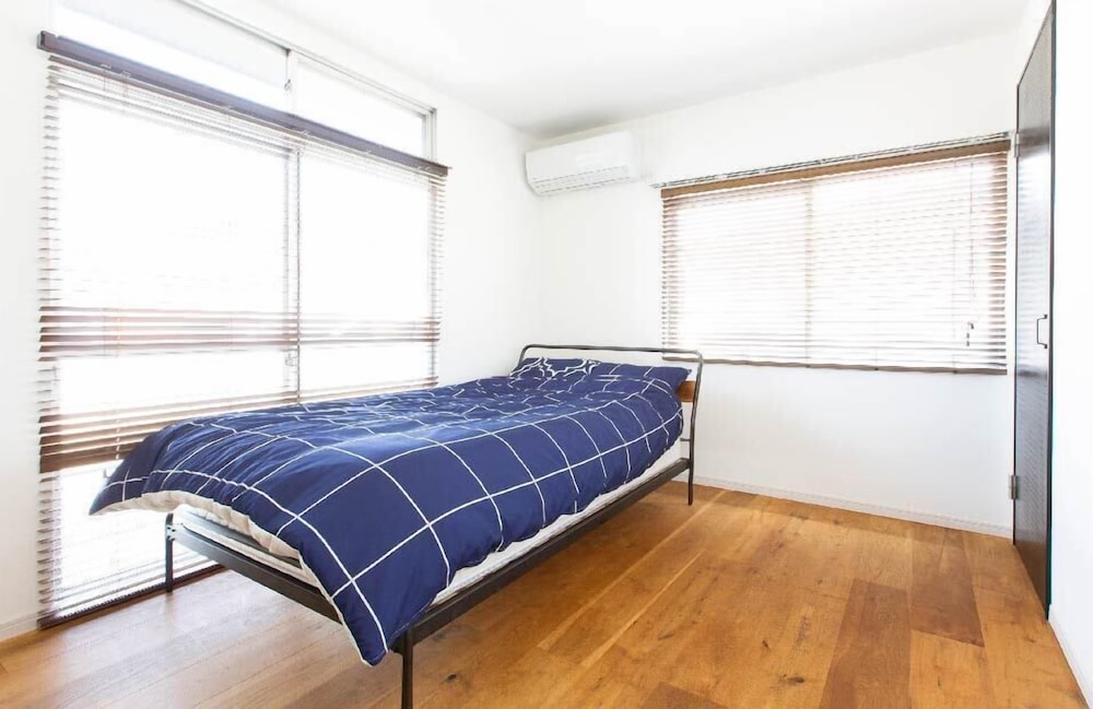 Room (103) photo 1