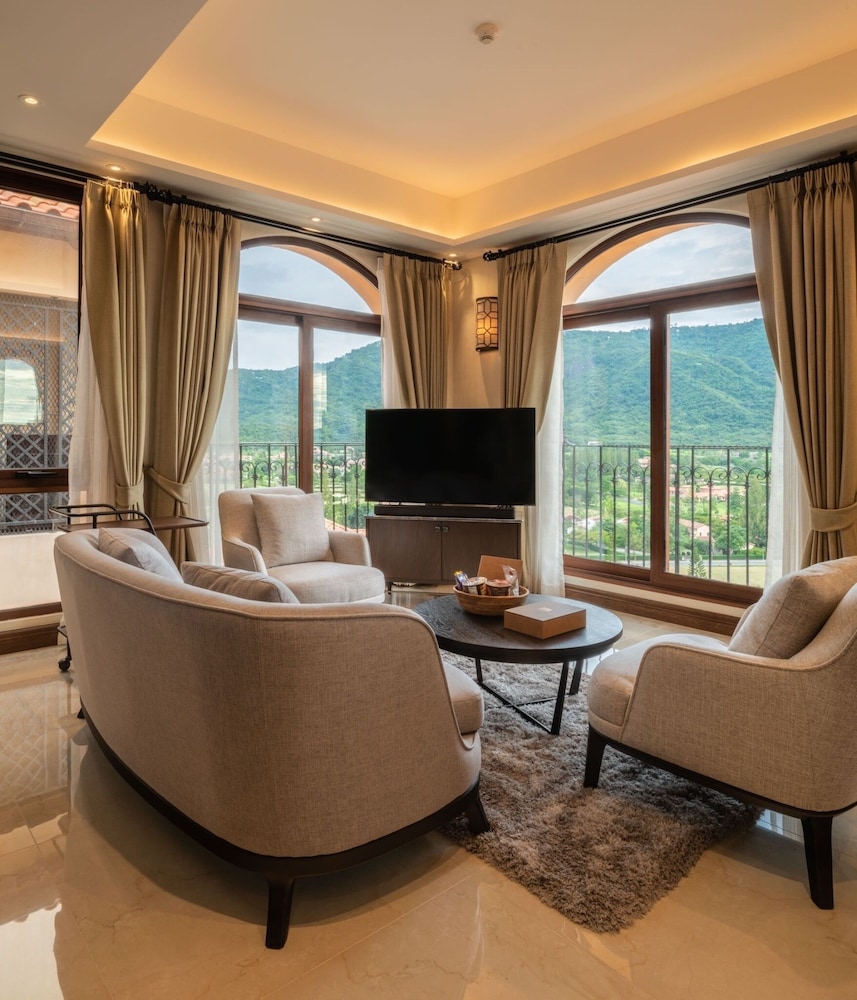 Corner Suites - Photo 3