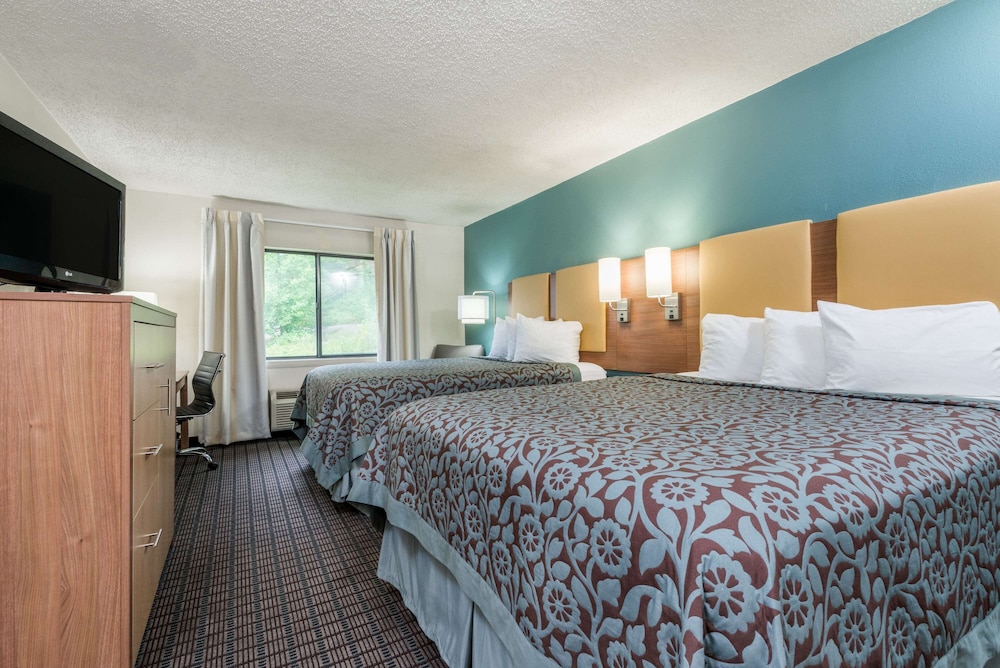 Room, 2 Queen Beds, Non Smoking - Photo 1