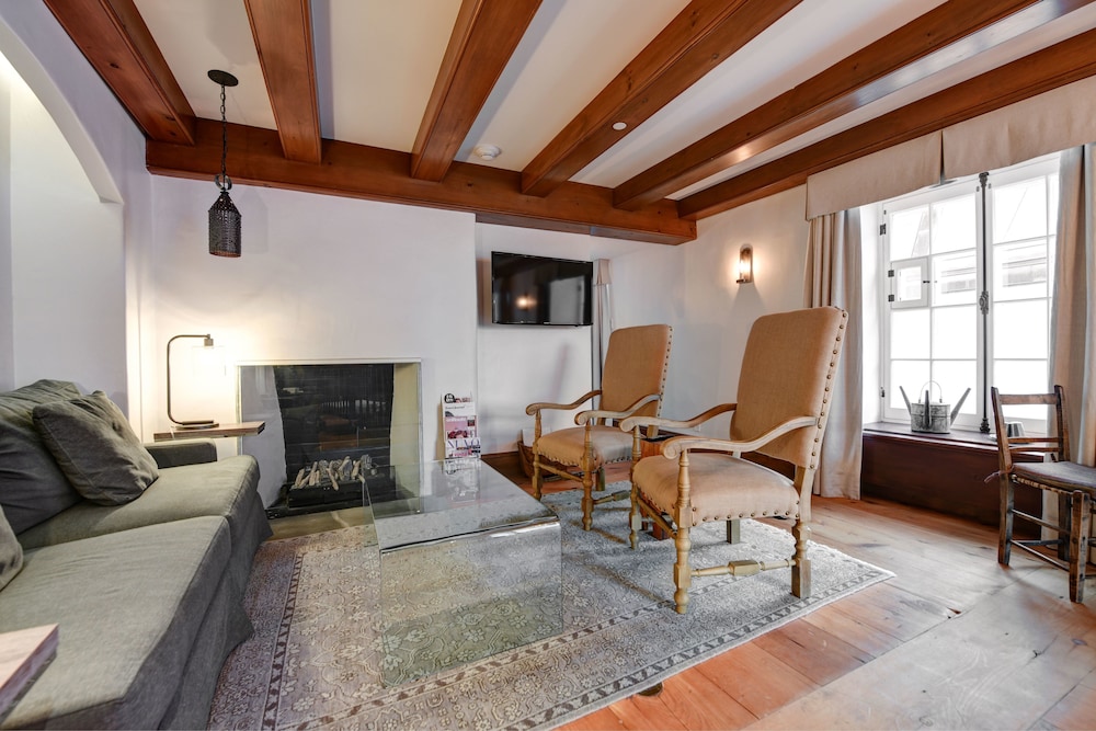 Suite - Photo 2