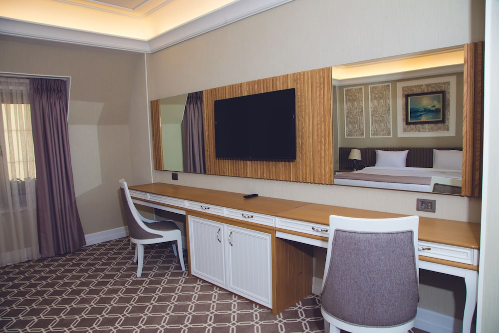 Deluxe Room, 1 King Bed, City View - Photo 6