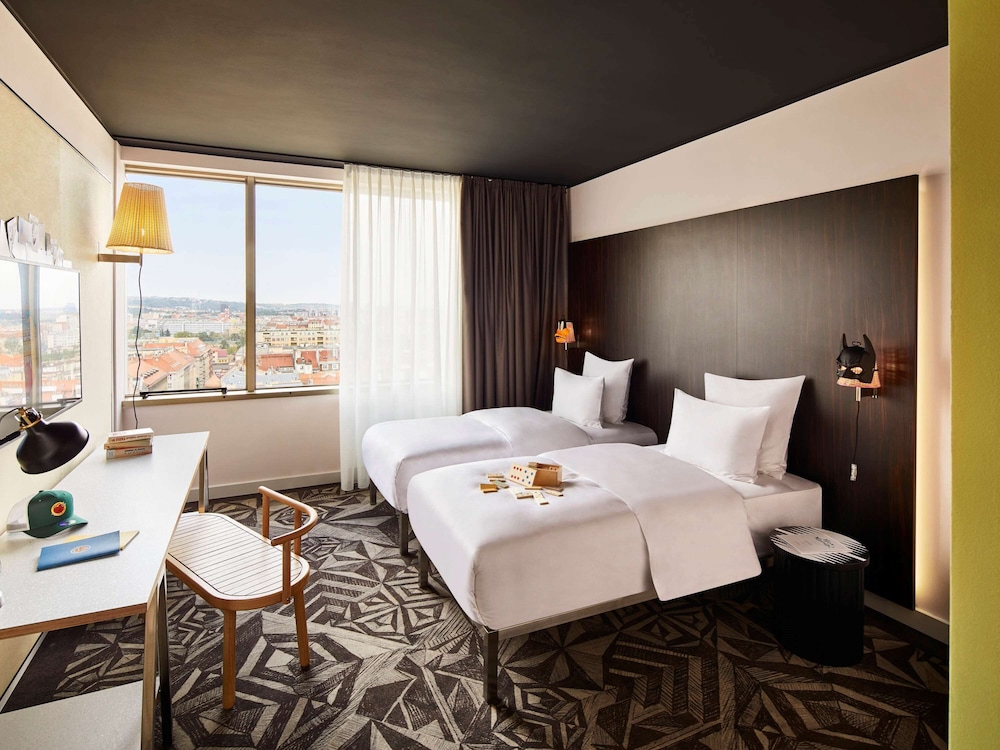 Room, 1 King Bed (Large Mama) thumbnail 6