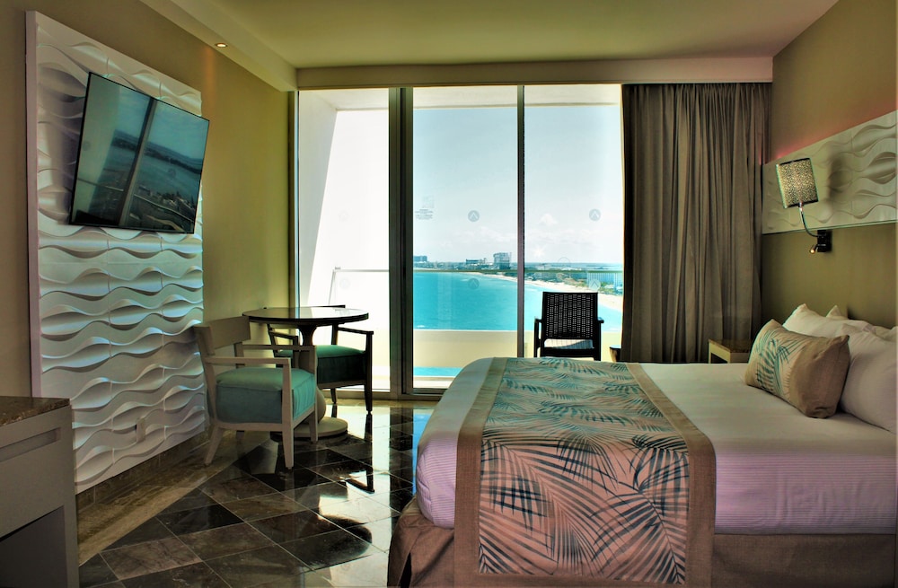 Superior Room, 1 King Bed, Ocean View - Photo 4