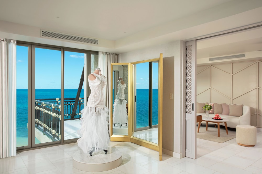 Preferred Club Ocean Front Bridal Suite - Photo 1