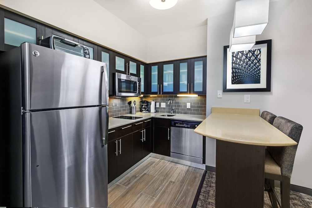 Suite, 1 Bedroom, Accessible, Kitchen - Photo 5