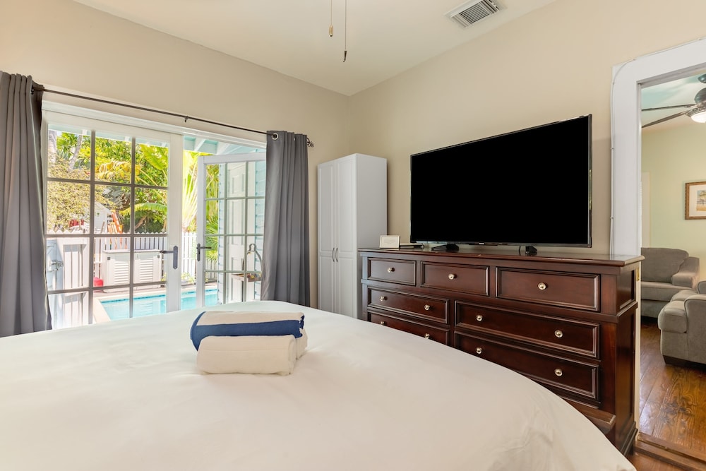 House (2 Bedrooms)