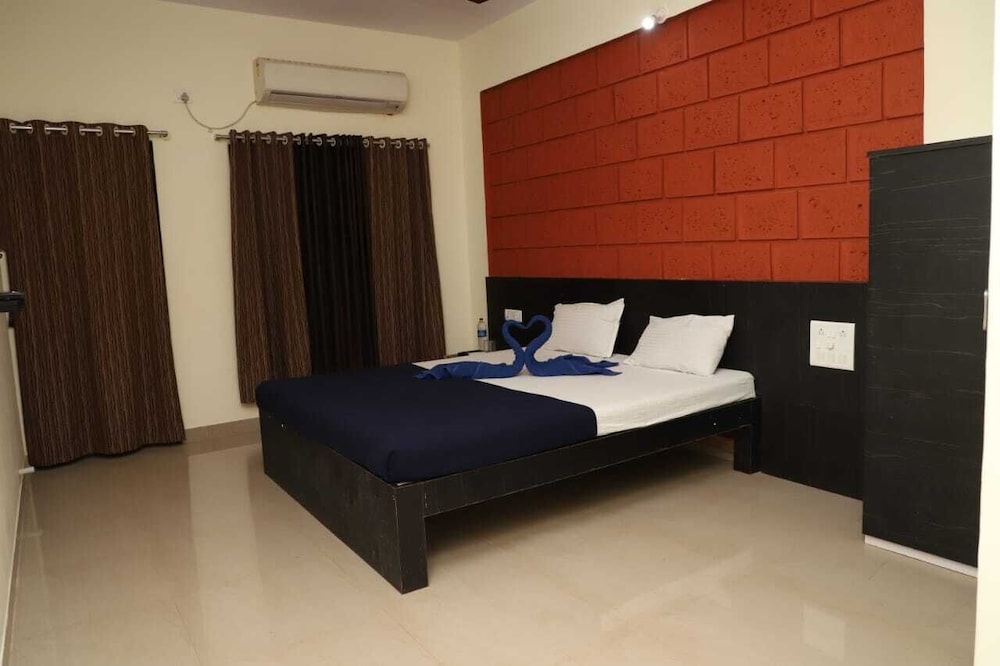 Deluxe Room - Photo 7