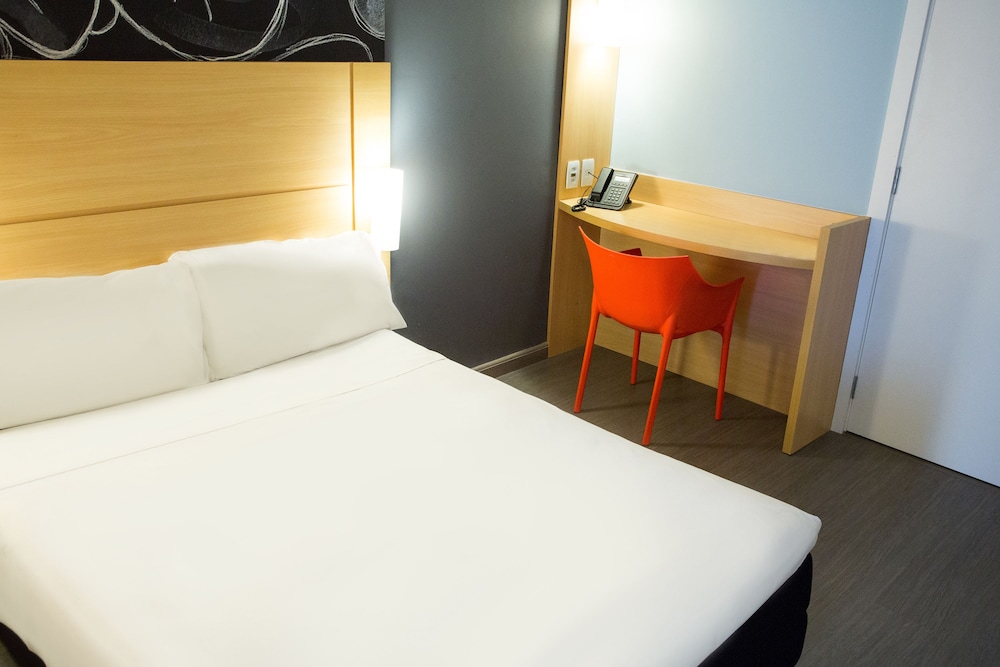 Standard Room, Multiple Beds photo 3