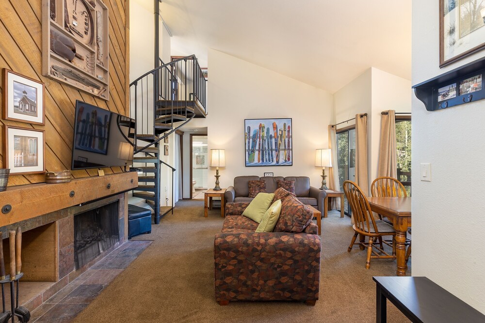 Condo, 2 Bedrooms