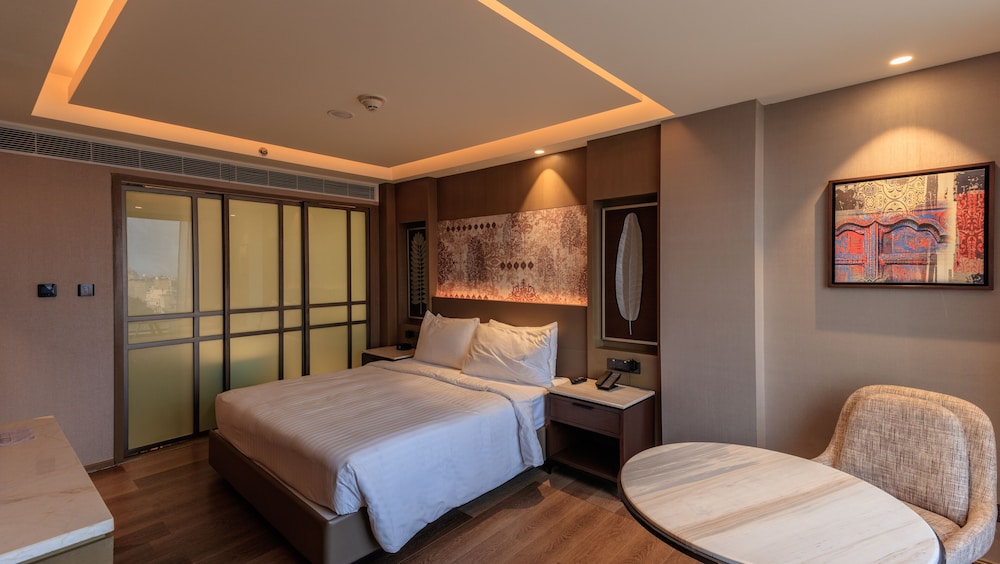 Executive Room, 1 King Bed - Photo 5