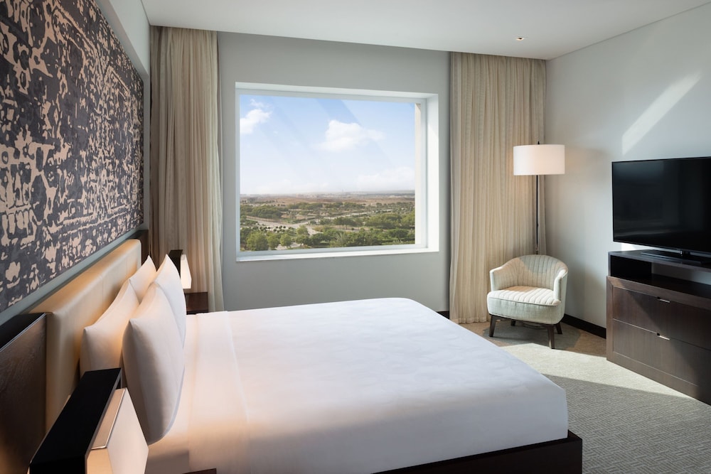 Executive Suite, 1 King Bed with Sofa bed - Photo 6