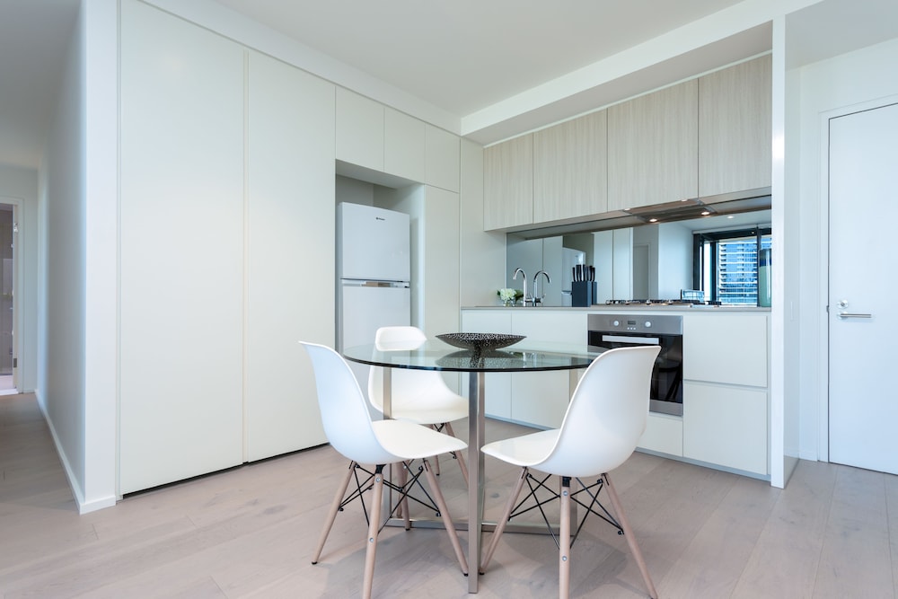 Deluxe One Bedroom Apartment - City View photo 2