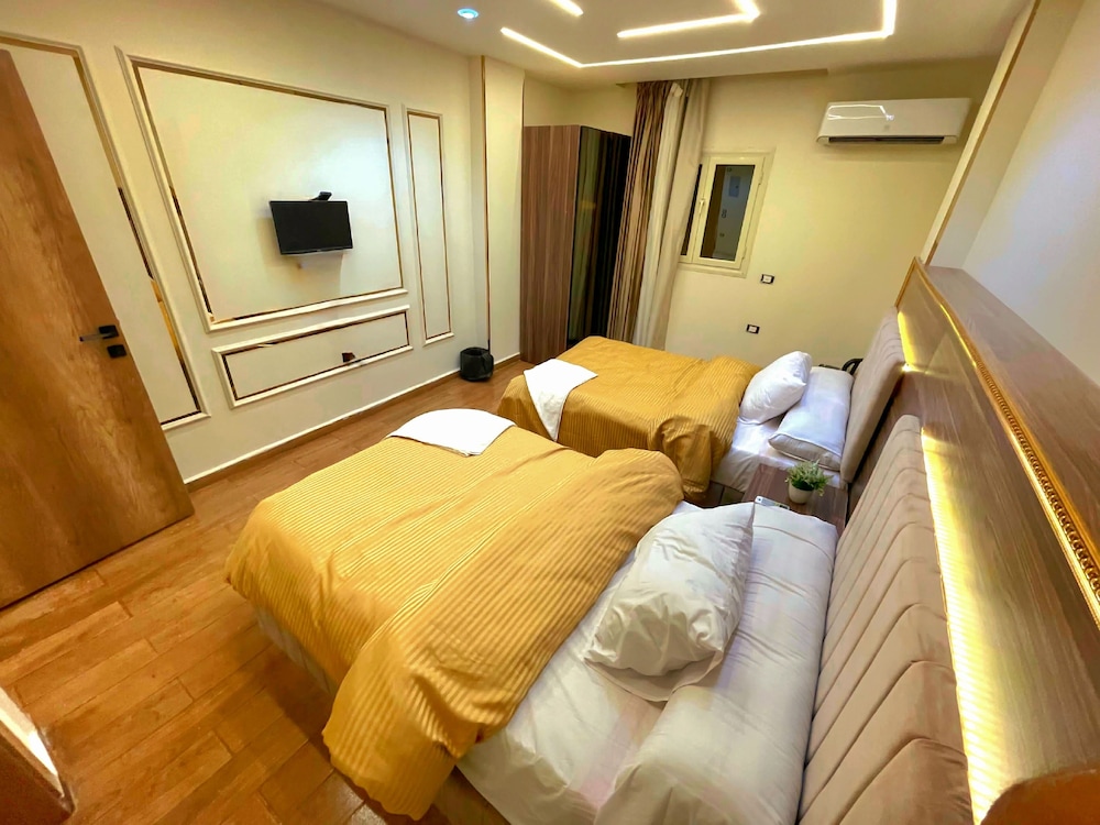 Deluxe Double or Twin Room, 2 Double Beds, Mountain View