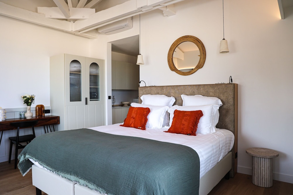 Luxury Suite, Ensuite, Sea View (Jacuzzi)