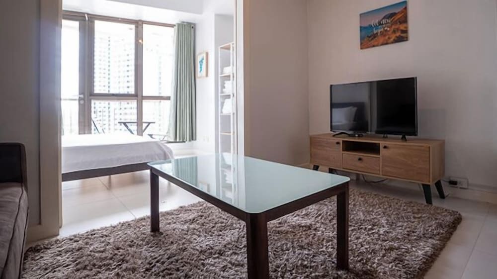 Superior 1BR Apartment - Photo 2