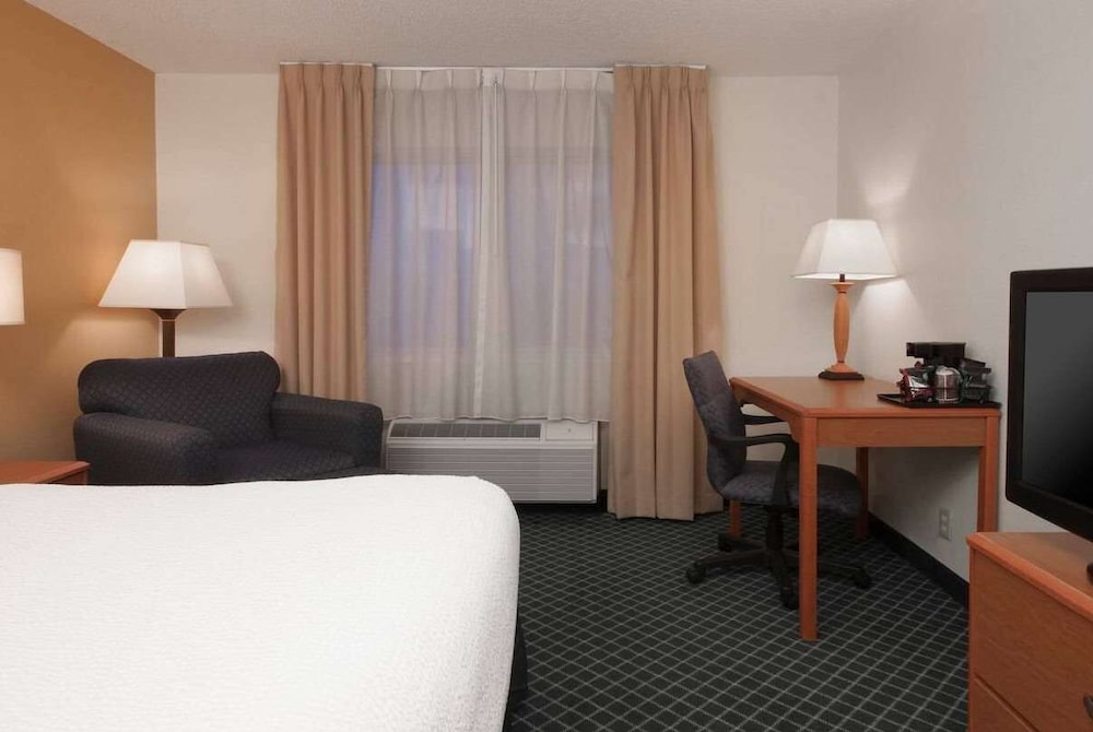 Room, 1 Queen Bed, Non Smoking - Photo 6