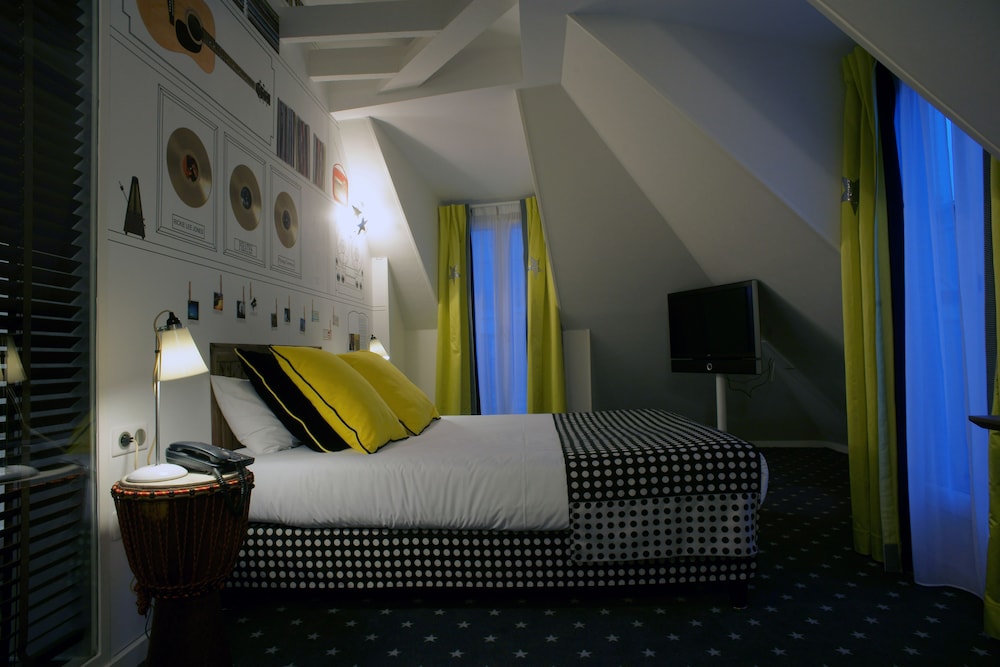 Deluxe Suite, 1 Queen Bed photo 3