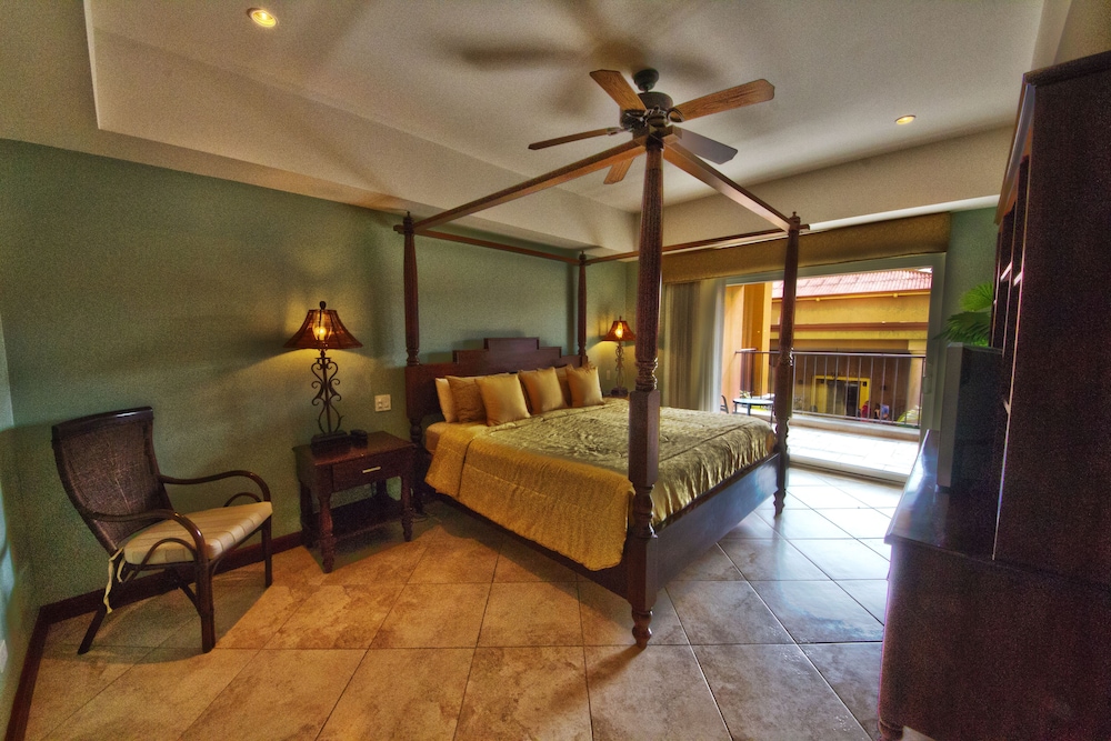 Deluxe Apartment, 3 Bedrooms, Resort View, Beachfront photo 1