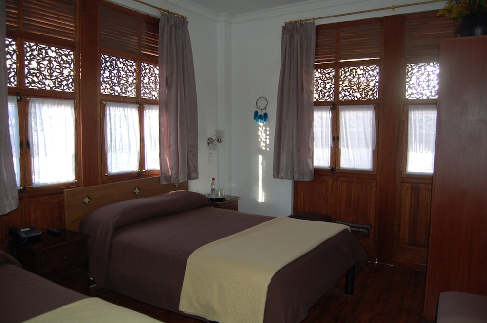 Double Room, 2 Queen Beds, Private Bathroom photo 3