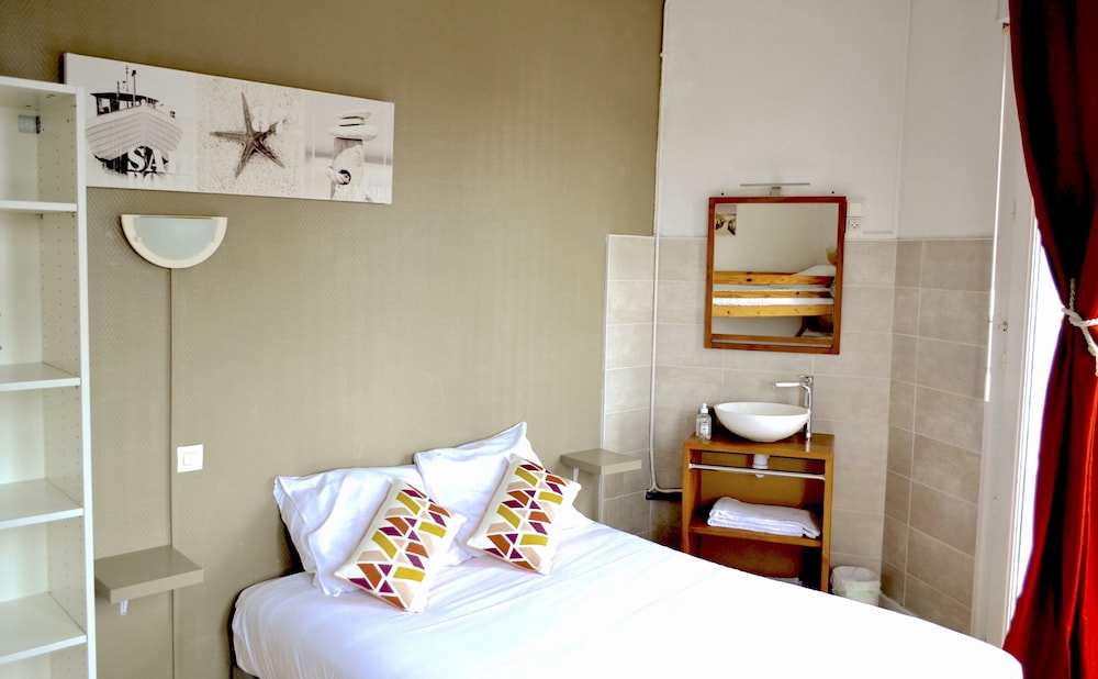 Suite, Shared Bathroom
