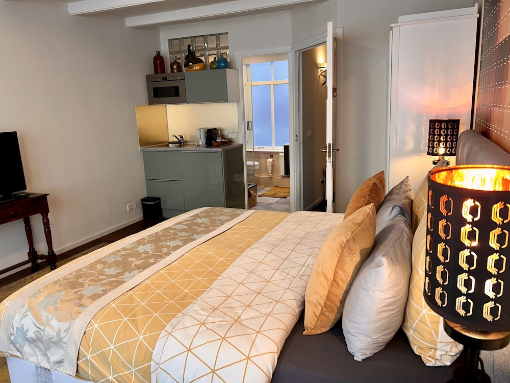 Deluxe Double Room, 1 Queen Bed photo 2