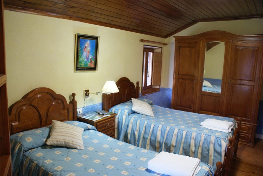 Double or Twin Room, Private Bathroom - Photo 2