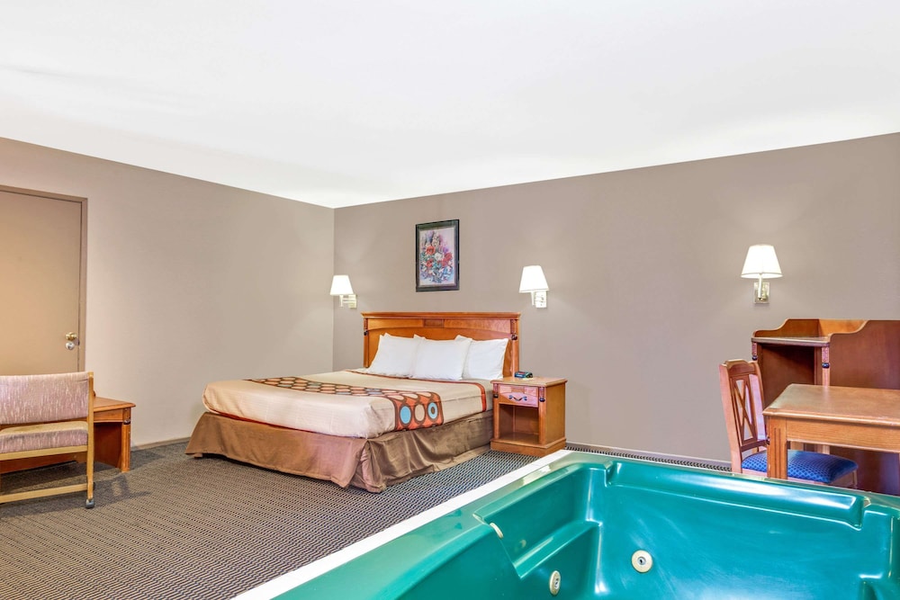 Studio Suite, 1 King Bed, Non Smoking, Jetted Tub photo 3
