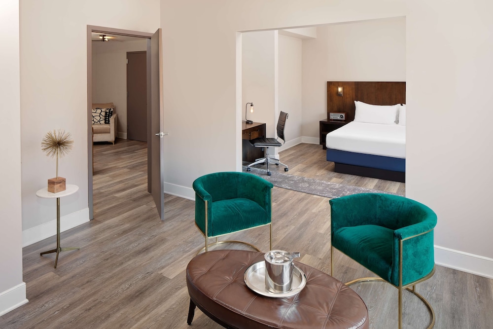 Suite, 1 King Bed photo 3