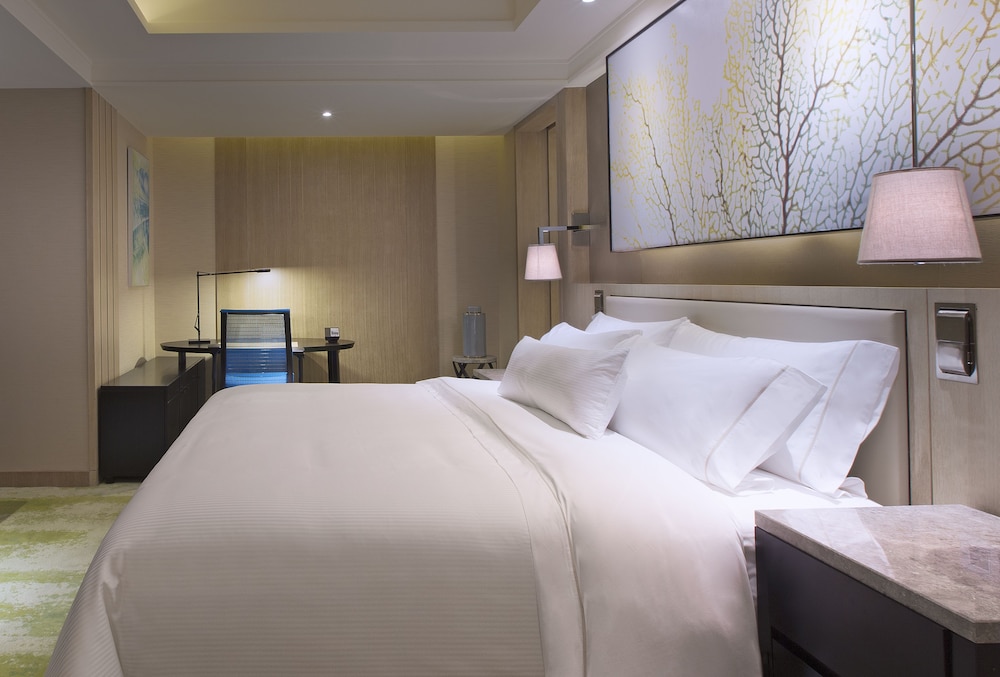Club lounge access, 1 Bedroom Executive Suite, 1 King photo 1