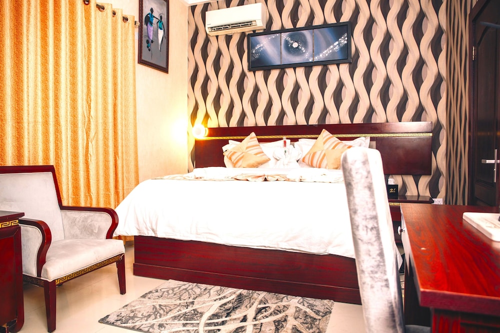 Deluxe Room - Photo 7