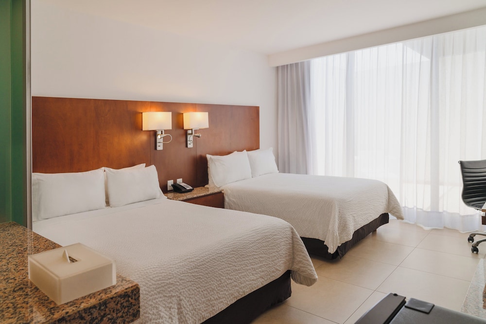 Terrace Room thumbnail 5