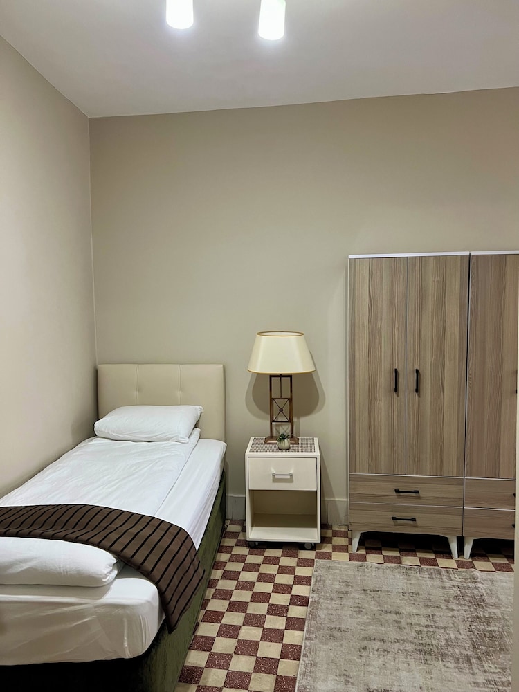 Standard Triple Room, Private Bathroom photo 2