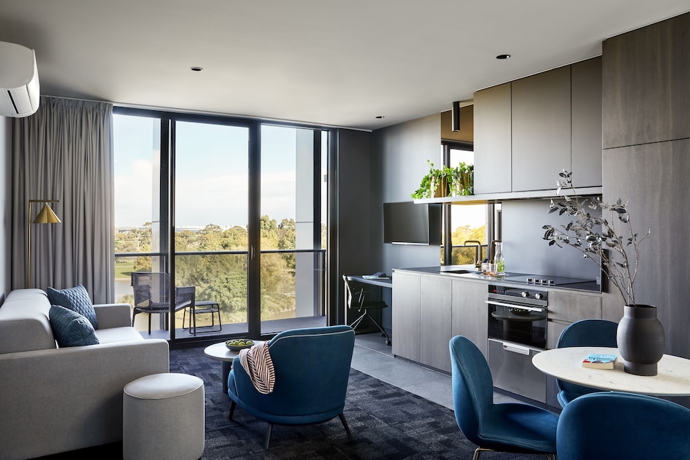 Superior Two Bedroom Apartment - Lakeview - Interconnecting photo 2
