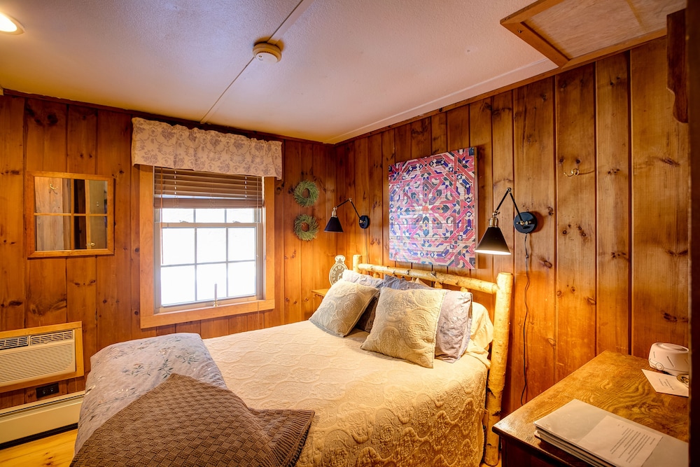 Room 3 - Cedar photo 2