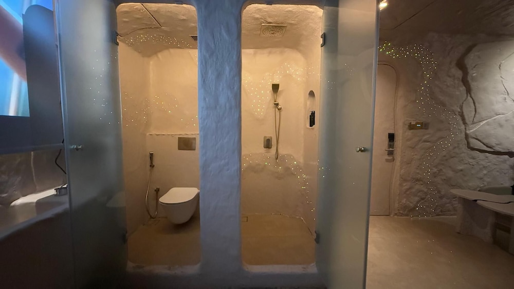 Jugnu Room with Grand Jacuzzi - Photo 6
