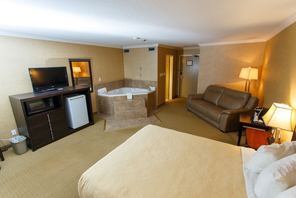 Classic Suite, 1 King Bed, Jetted Tub photo 3