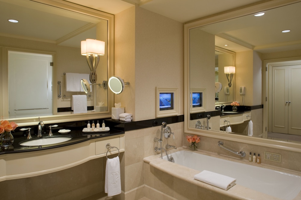 Grand Luxe, Room, 2 Queen Beds photo 3