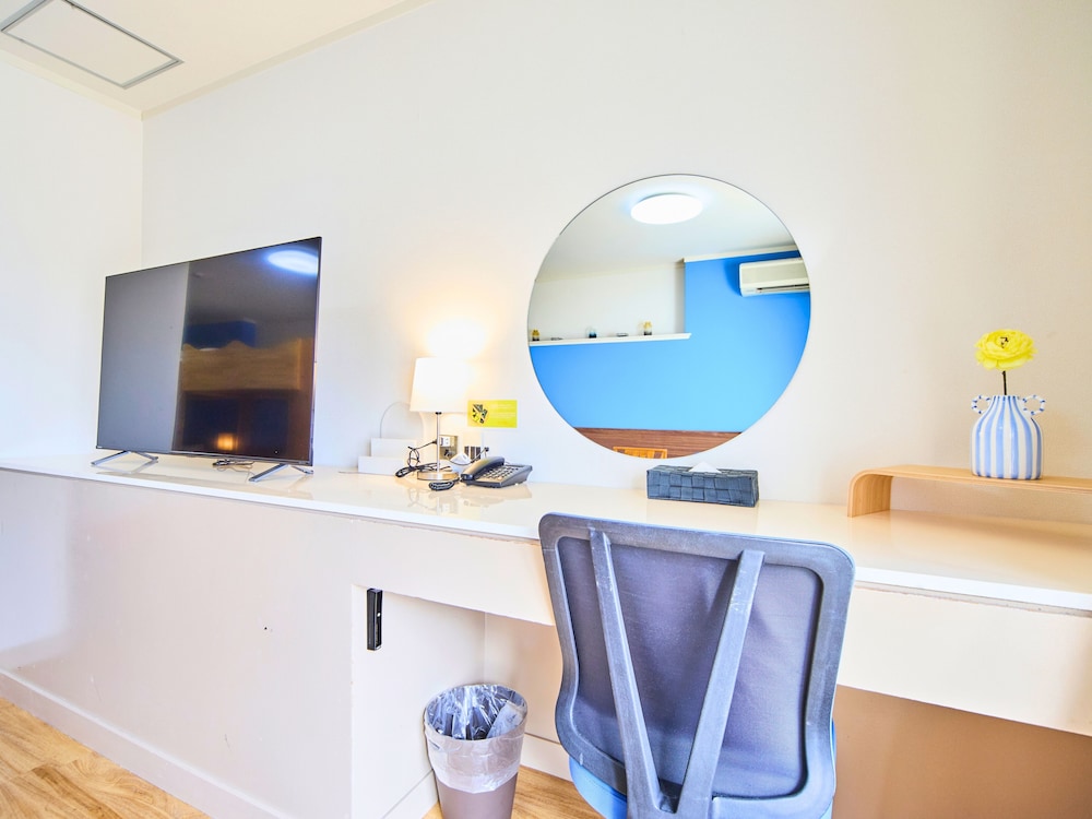 Family Room, Non Smoking - Photo 18