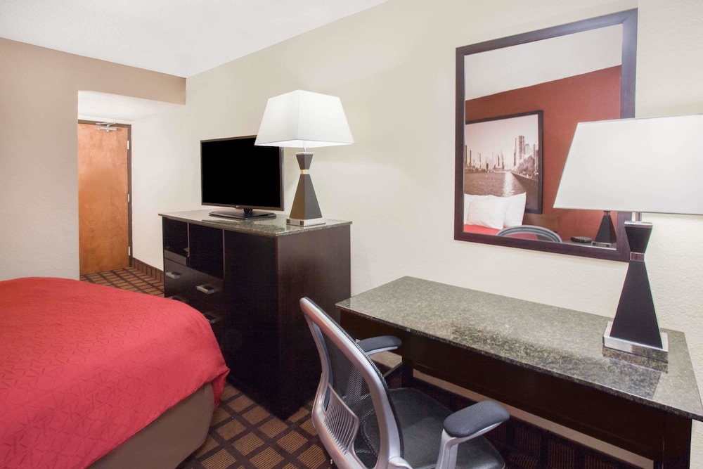 Room, 1 Queen Bed, Non Smoking - Photo 3