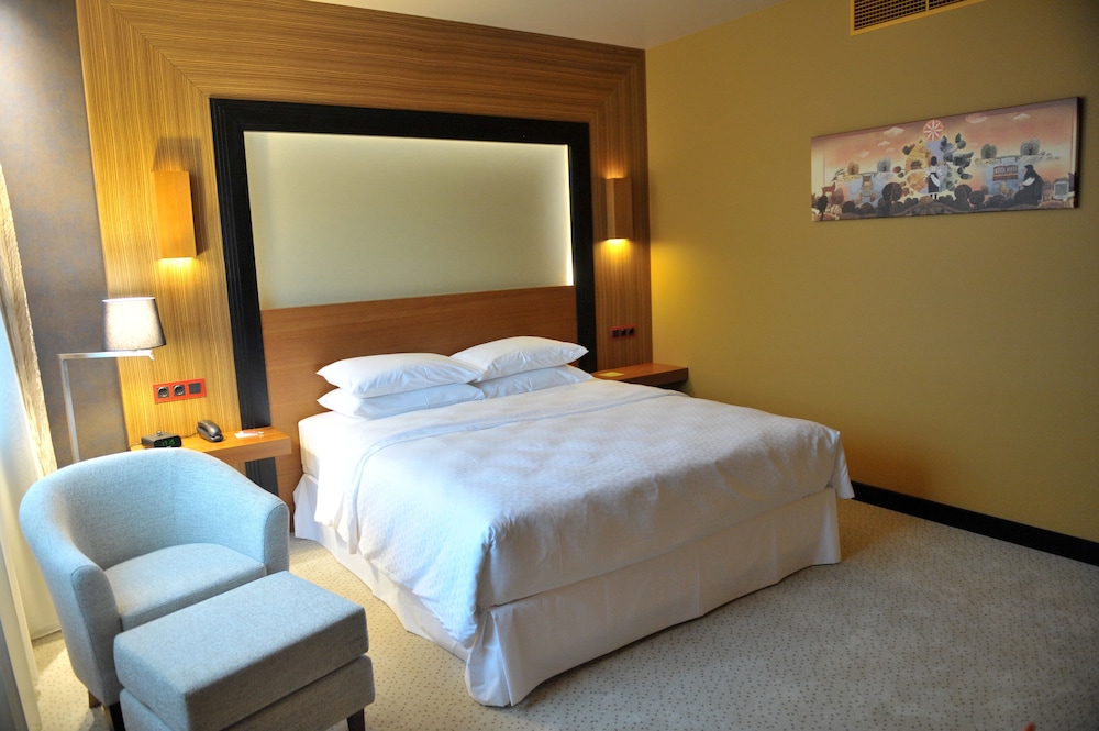 Classic Room, 1 King Bed photo 2