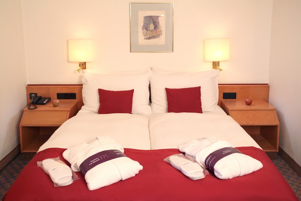 Privilege, Room, 1 Queen Bed - Photo 1